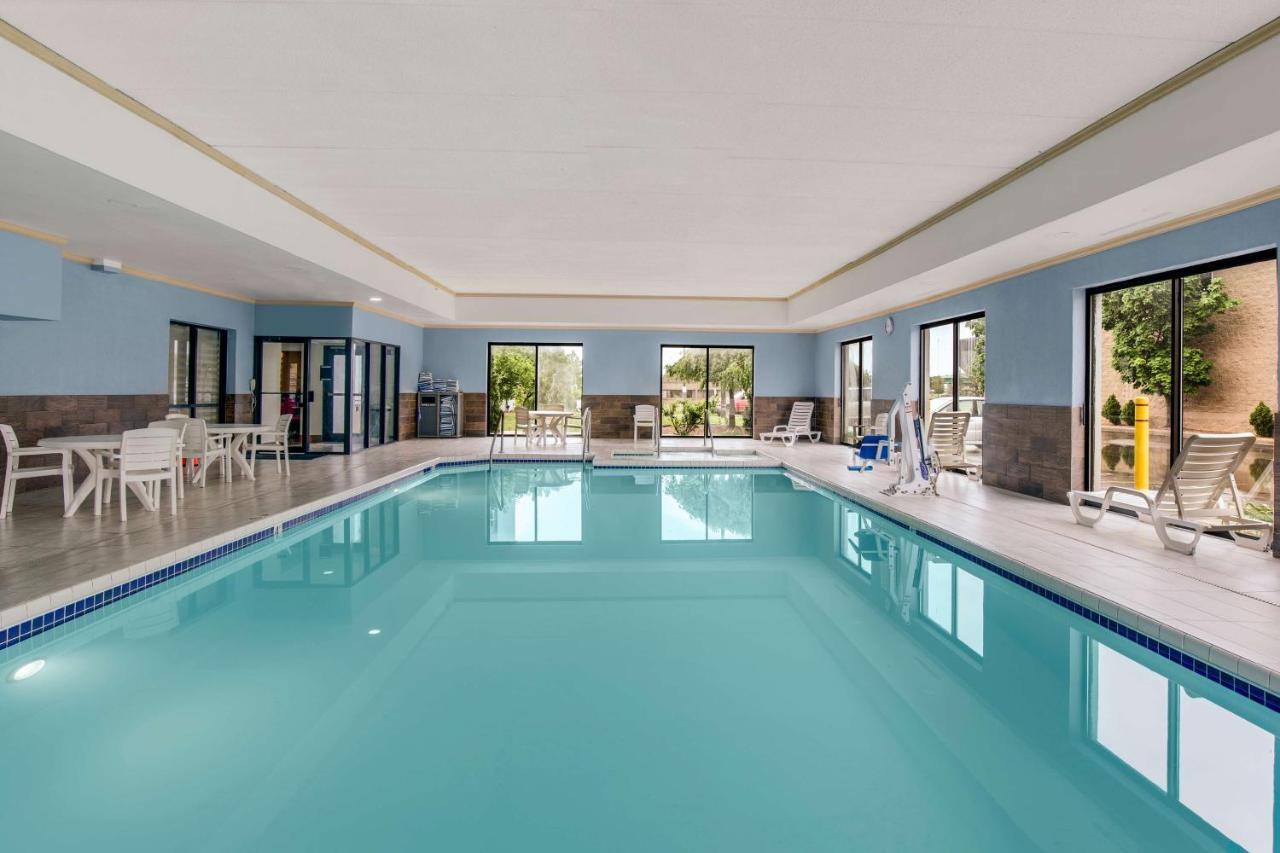 Best Western Waukesha Grand Pewaukee Eksteriør bilde